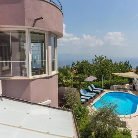 Two Bedroom With Sea View *